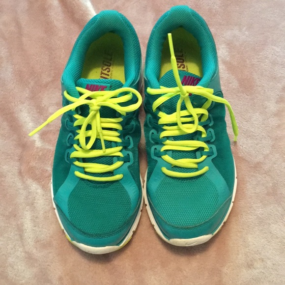 Nike Shoes - EUC Nike’s